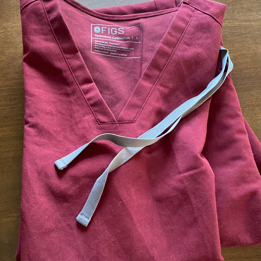 Burgundy Figs Scrub Set